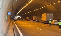 Kuzey Marmara Otoyolu'nda devrilen tanker trafiğe neden oldu