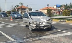 Manisa'da iki otomobilin çarpıştığı kazada 2'si çocuk 5 kişi yaralandı
