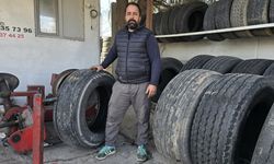 Manisa'da tamir için sökülen tır lastiğinin yola doğru ilerlemesi güvenlik kamerasında