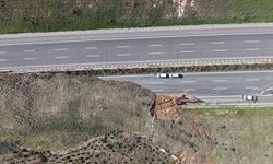 Manisa'da toprak kaymasının olduğu İstanbul-İzmir Otoyolu'ndaki çalışmalar sürüyor