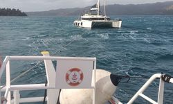 Marmaris açıklarında sürüklenen katamarandaki 2 kişi kurtarıldı