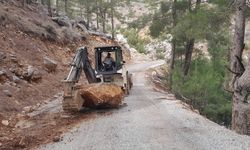 Mersin'de sağanak ve şiddetli rüzgar hayatı olumsuz etkiledi