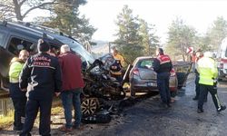 Muğla'da hafif ticari araç ile otomobilin çarpıştığı kazada 4 kişi yaralandı