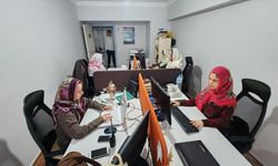 Muğlalı kadın gazeteciler Zeynep Güneş Akgün'e destek için iş yerlerine yöresel kıyafetleriyle geldi