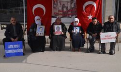 Muş'ta aileler, DEM Parti önündeki eylemlerine devam etti