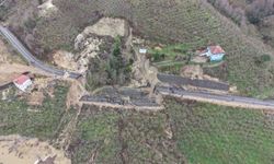 Ordu'da heyelan nedeniyle mahalle yolu ulaşıma kapandı