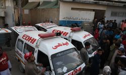 Pakistan'da apartmanda meydana gelen patlama sonucu 4'ü çocuk 13 kişi hayatını kaybetti