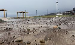 Rize ve Trabzon'da denizde fırtına etkili oldu