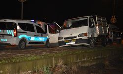 Sakarya'da bir kişi kazaya karışan kamyonetten fırlayan stepnenin çarpması sonucu yaralandı