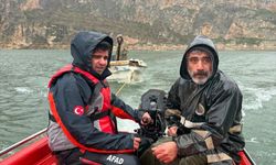 Siirt'te baraj gölünde botu arızalanan kişi kurtarıldı