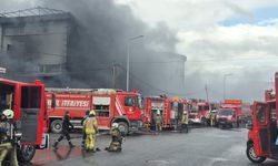 Silivri'de fabrikada çıkan yangına müdahale ediliyor