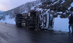 Şırnak'ta devrilen kamyondaki 2 kişi yaralandı