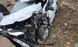 Şırnak'ta kamyona çarpan otomobildeki 2 kişi yaralandı