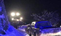 Şırnak'ta yolu kardan kapanan köyde mahsur kalan hasta çocuk hastaneye ulaştırıldı