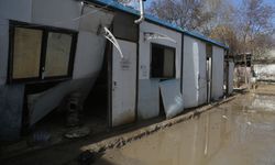 Suriye'nin İdlib ilinde bir hastane sel nedeniyle kullanılamaz hale geldi