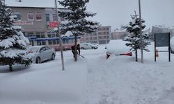 Tokat'ın ilçelerinde kar yağışı etkisini sürdürüyor