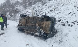 Tokat'ta devrilen otomobildeki 4 kişi yaralandı