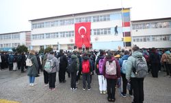 Trakya'da okullarda 6 Şubat depremlerinde hayatını kaybedenler için saygı duruşunda bulunuldu