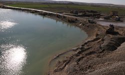 YPG'nin Aynularab'ın Şuyuk beldesinde patlattığı köprüyü halk kendi imkanlarıyla onarıyor