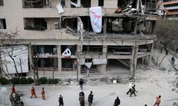 AA ekibi, ABD-İsrail saldırısında vurulan Tahran'daki Al Araby TV binasını görüntüledi