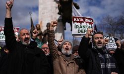 ABD ve İsrail'in İran'a yönelik saldırıları Fatih ve Küçükçekmece'de protesto edildi