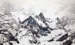 Ağrı Dağı'ndaki Cehennem Vadisi karla kaplandı