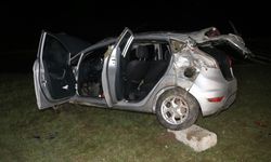 Amasya'da devrilen otomobildeki 2 kişi yaralandı