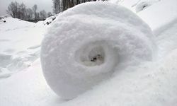 Amasya'da doğada ender oluşan kar ruloları görüntülendi