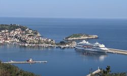 'Astoria Grande' kruvaziyeri 942 yolcusuyla Amasra'ya geldi