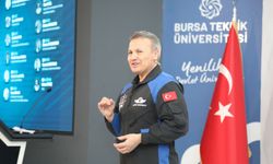 Astronot Alper Gezeravcı, Bursa'da üniversite öğrencileriyle buluştu