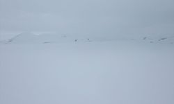 Baharda yüzeyi karla kaplı olan Balık Gölü dronla görüntülendi