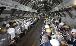 Bakan Bayraktar, Zonguldak'taki madencilerle iftar yaptı: