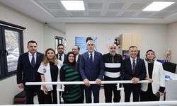 Bakan Işıkhan, Gaziantep'te Protez-Ortez Merkezi'nde engellilerle bir araya geldi