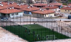 Bakan Kurum, Adıyaman'ın Zey köyünde halı sahaya kavuşan çocukları paylaştı