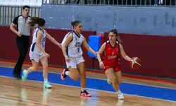 Basketbolda 18 Yaş Altı Kızlar Anadolu Şampiyonası Beyaz Grup karşılaşmaları, Uşak'ta yapıldı