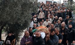 Batı Şeria'ya şarapnel parçası düşmesi sonucu ölen 3 Filistinli kadın son yolculuğuna uğurlandı