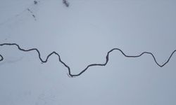 Bayburt'ta menderesler karla kaplandı