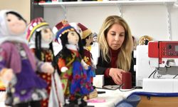 Bez bebek sanatçısı kadın, yöresel giysi kültürünü minyatür bebekler üzerinde yaşatıyor