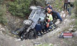 Bilecik'te cipin drenaj kanalına devrildiği kazada 2 kişi yaralandı