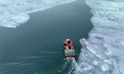 Bitlis'te Nazik Gölü'nde buzlar kısmen çözüldü