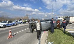 Bolu'da kamyonla çarpışan otomobildeki 6'sı çocuk 9 kişi yaralandı