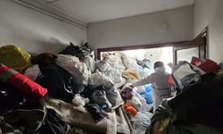 Bursa'da bir evden 4 kamyon çöp çıkartıldı