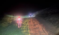 Çorum'da çamura saplanan araçta mahsur kalan aileyi AFAD kurtardı