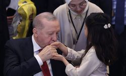 Cumhurbaşkanı Erdoğan: 'Özel sektörde çalışan babaların babalık iznini de kamuda olduğu gibi 5 günden 10 güne çıkarmayız amaçlıyoruz.'