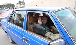 Denizli'de huzurevi sakinleri klasik otomobillerle şehir turu yaptı, sergi gezdi