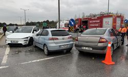 Edirne'de 3 aracın karıştığı kazada 2 kişi yaralandı