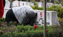 Edirnekapı Şehitliği'nde bayram arifesi yoğunluğu