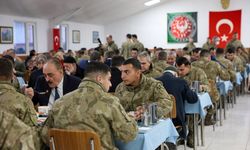 Erzincan'da Mehmetçik ile gaziler iftar sofrasında bir araya geldi