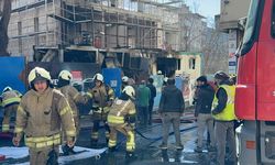 Esenler'de inşaat şantiyesindeki işçi konteyneri yandı