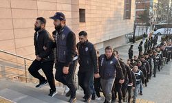 Eskişehir merkezli yasa dışı bahis ve dolandırıcılık operasyonunda yakalanan zanlılardan 32'si tutuklandı